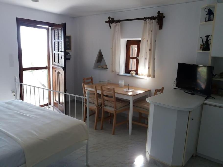 Grandpa Simos' Traditional Guest House Agios Romanos Buitenkant foto